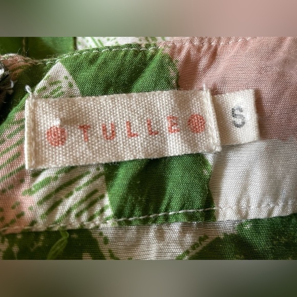 Tulle abstract print top with ruffle detail - Picture 2 of 5